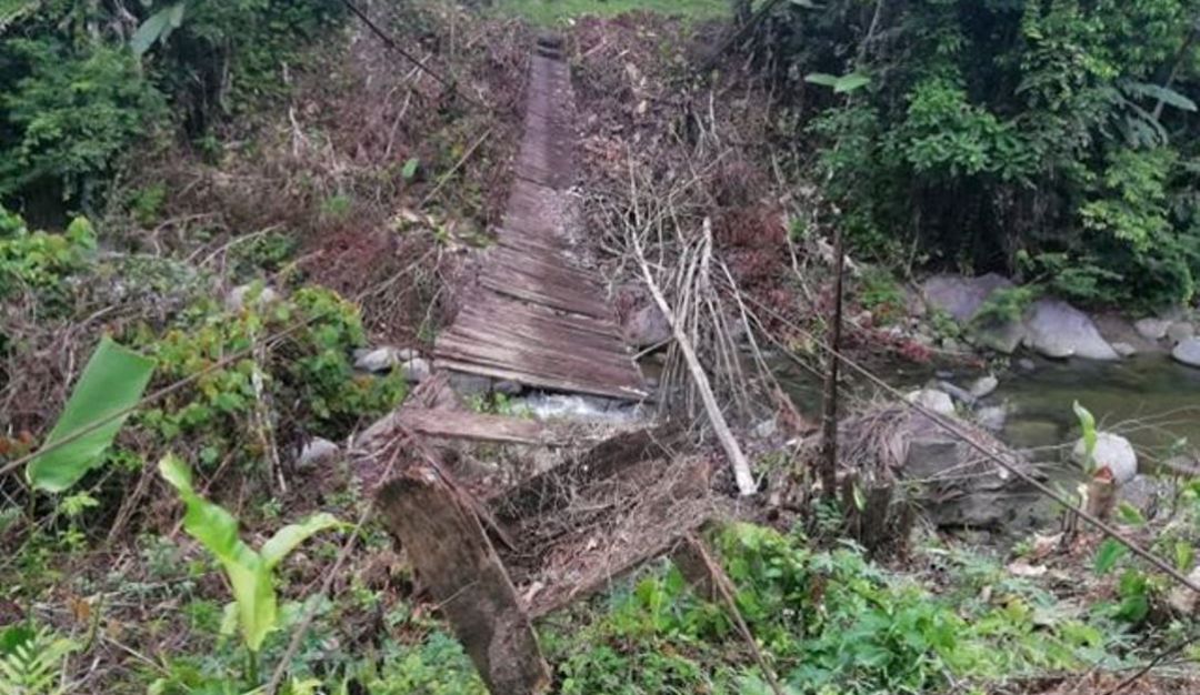 Estado de uno de los puentes colgantes veredales en La Esperanza, Norte de Santander.