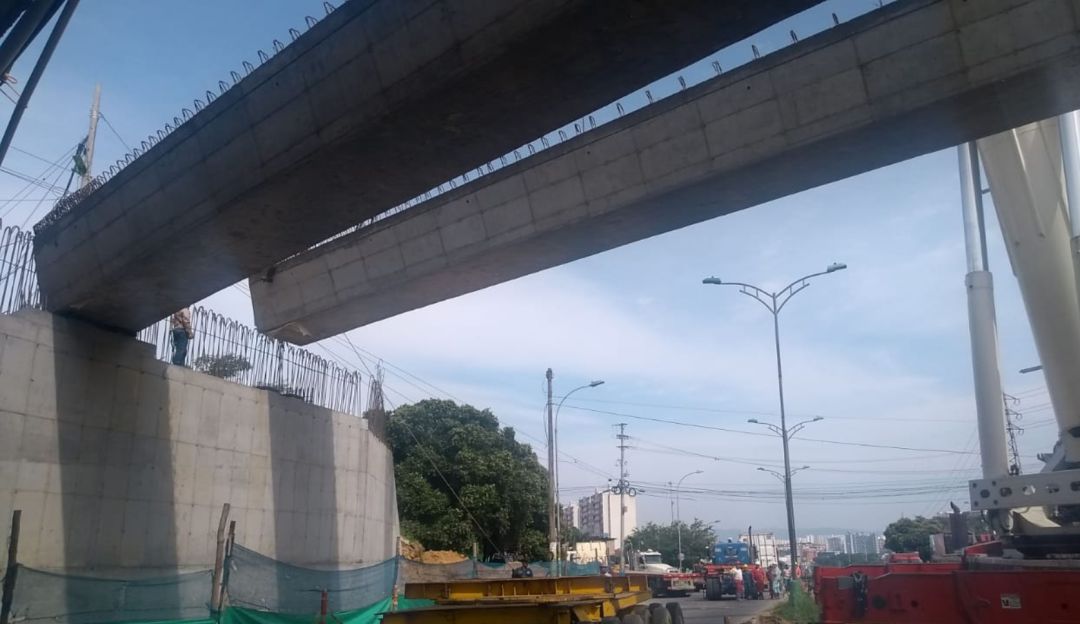 FLORIDABLANCA OBRAS PUENTES IZAJE VIGAS PQP: Por fin izaron las vigas del puente norte de PQP