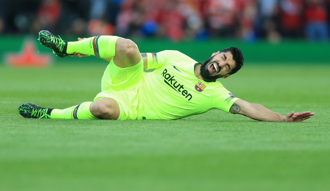Suárez operado rodilla Copa América: Suárez, operado de una rodilla a un mes de la Copa América