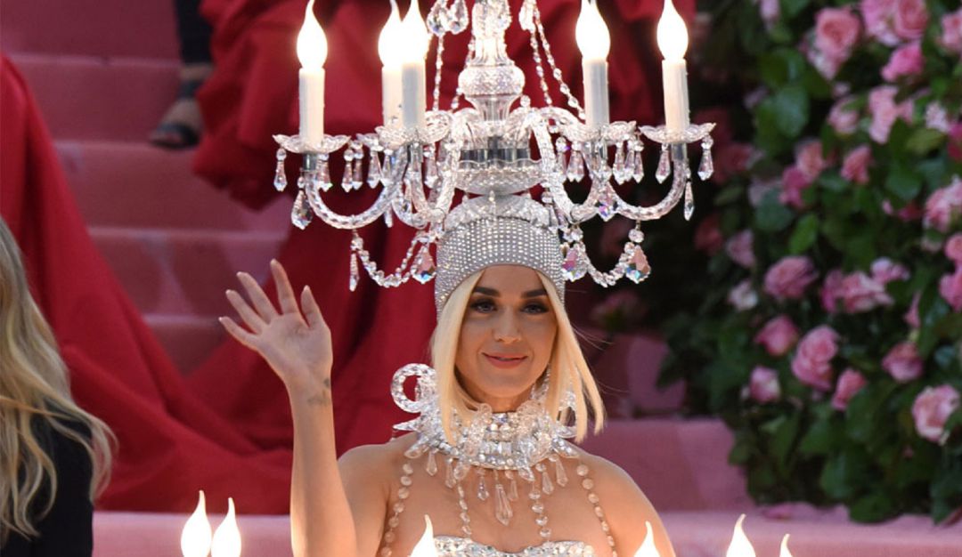 Katy Perry: El vestido de lámpara de Katy Perry pesaba casi 20 kilos