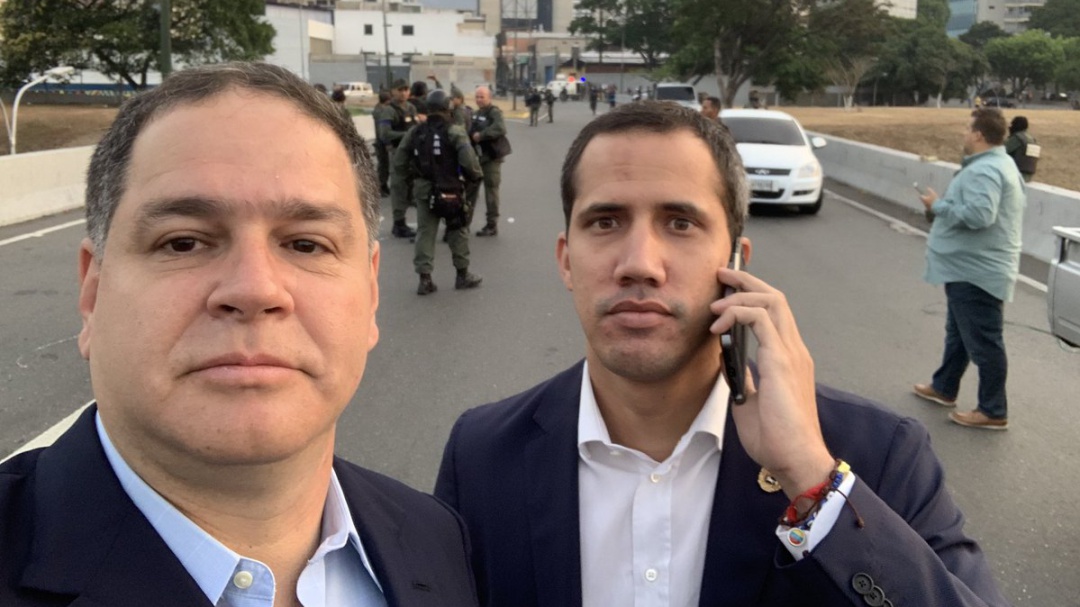 Diputado venezolano acusado de rebelión huye a Colombia por temor