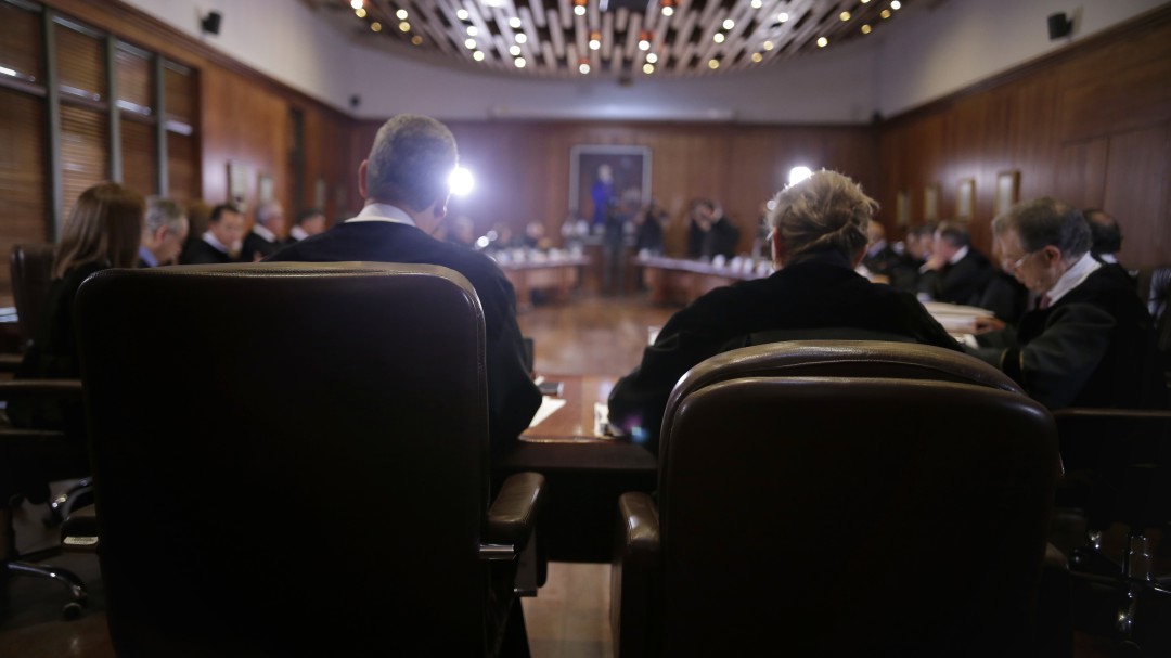 Diplomáticos no pueden emitir decisiones para presionar a la justicia