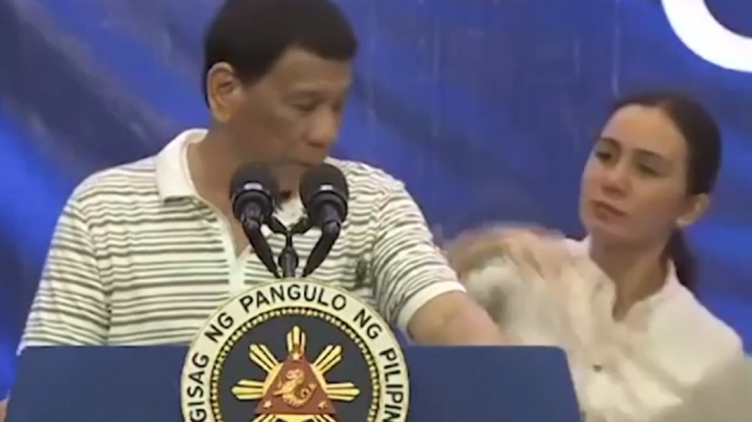 La gigantesca cucaracha que interrumpió al Presidente Filipino