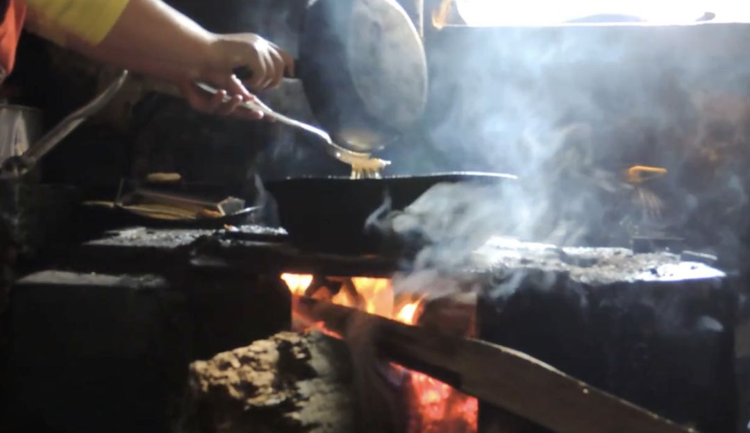 Cocinas con leña serán reemplazadas por gas natural.
