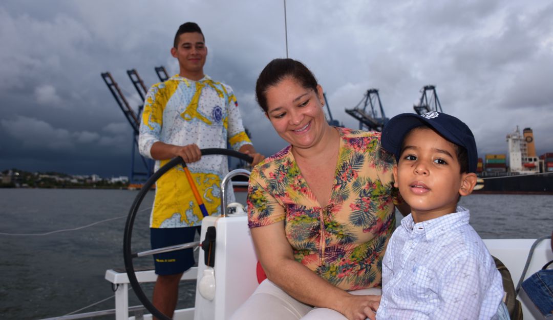 Escuela Naval cáncer: Escuela Naval cumple el sueño de navegar a niños con cáncer