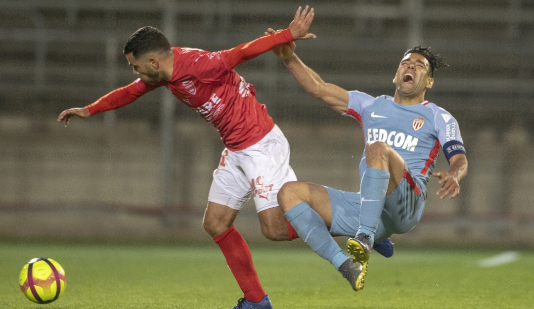 monaco descenso: Asoma el descenso: Falcao y Mónaco no pudieron con Nimes