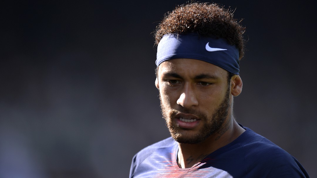 Neymar reta a sus seguidores a que se tatúen