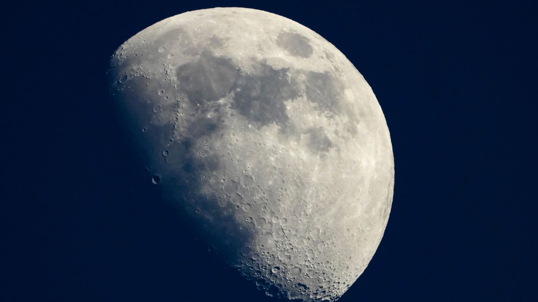 La Luna se está encogiendo y arrugando
