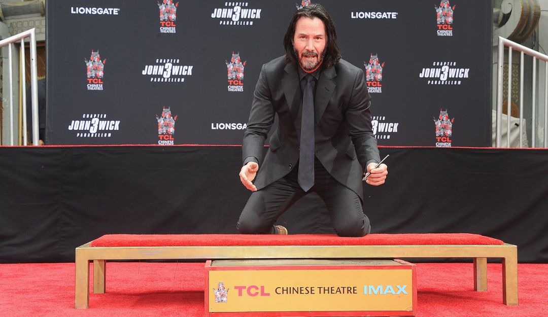 Keanu Reeves: Keanu Reeves inmortaliza sus huellas y firma en Hollywood