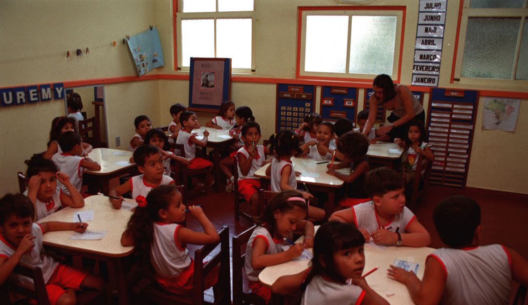 Colegios en Brasil: Sindicatos y estudiantes de Brasil protestan por recortes a la educación