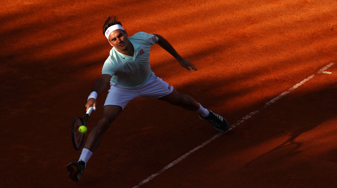 Federer sobrevive a la solidez de Coric y ya está en cuartos