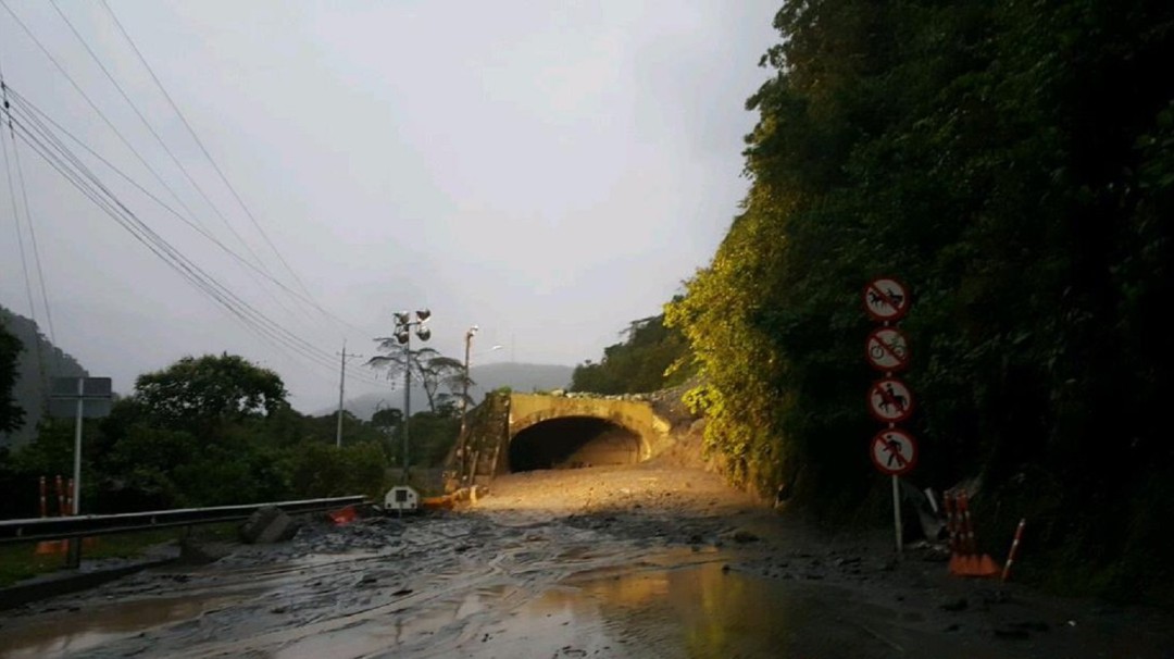 Gobierno reconoce situación crítica en vía al llano y busca recursos