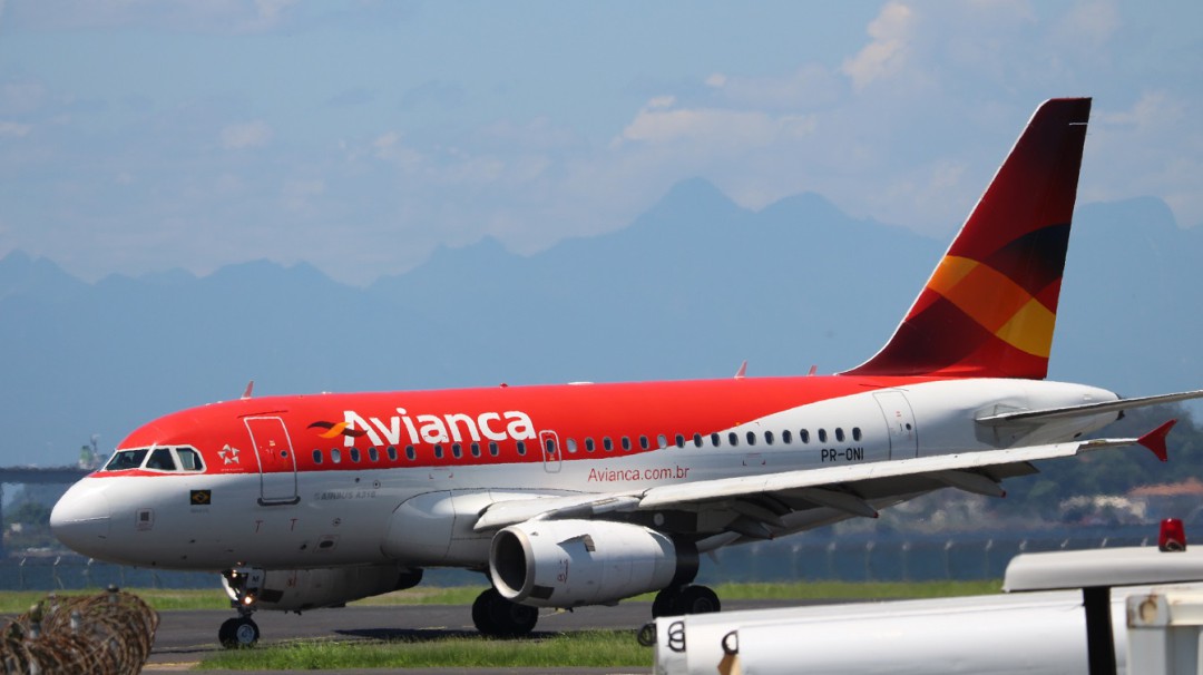 Tripulantes de Avianca Brasil entran en paro indefinido
