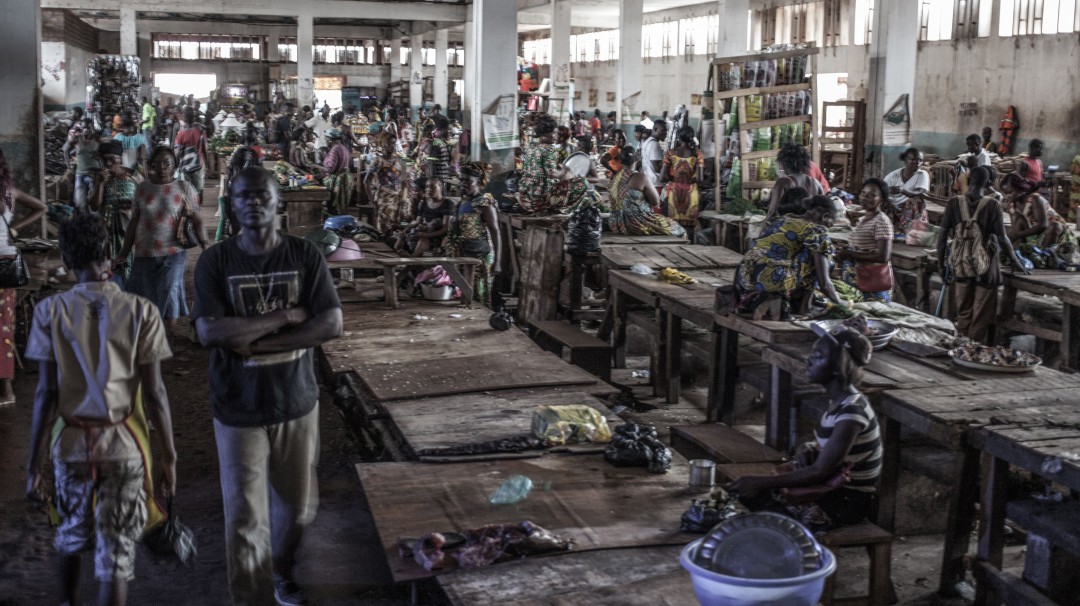 Médicos del Congo deben tratar a pacientes de ébola a escondidas