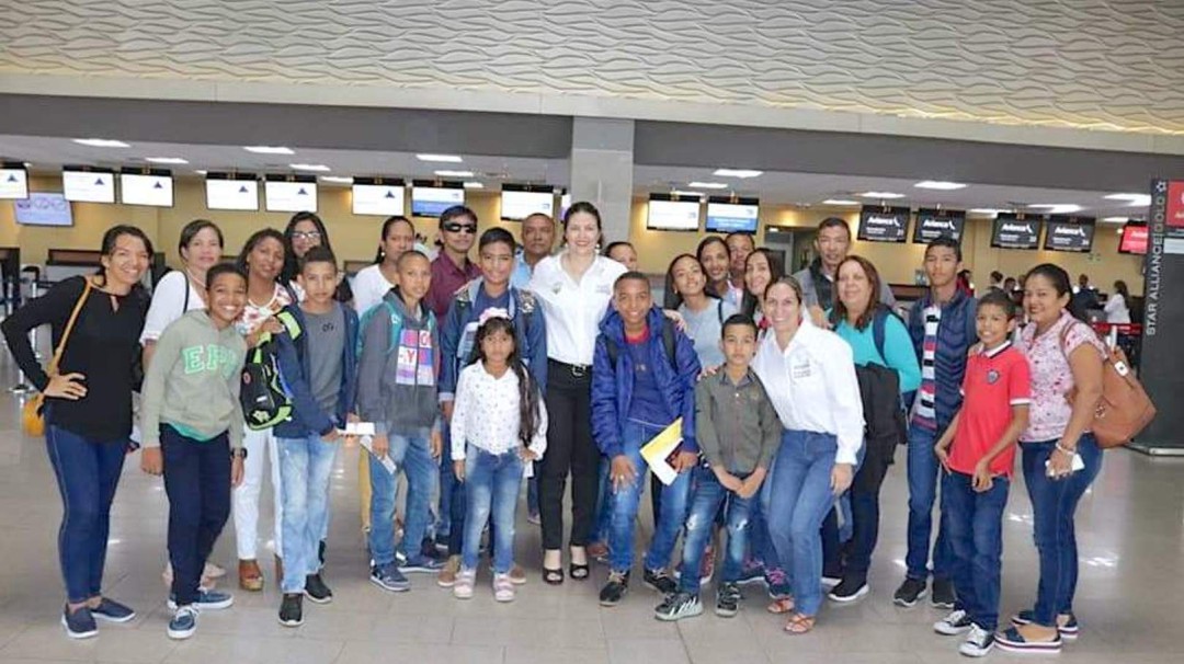 Alumnos de Arjona – Bolívar, viajan a EEUU para fortalecer el inglés