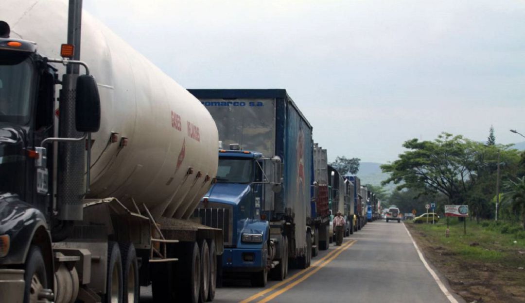 PARO NACIONAL CAMIONEROS GOBIERNO VOLQUETEROS SANTANDER: Camioneros se unen a paro nacional