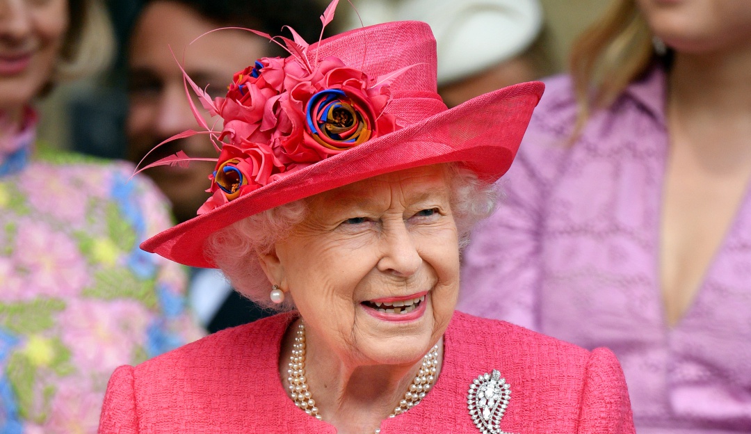 Gerente comunicaciones Reina Isabel: ¡Trabajo sí hay! La reina Isabel II busca gerente de redes sociales