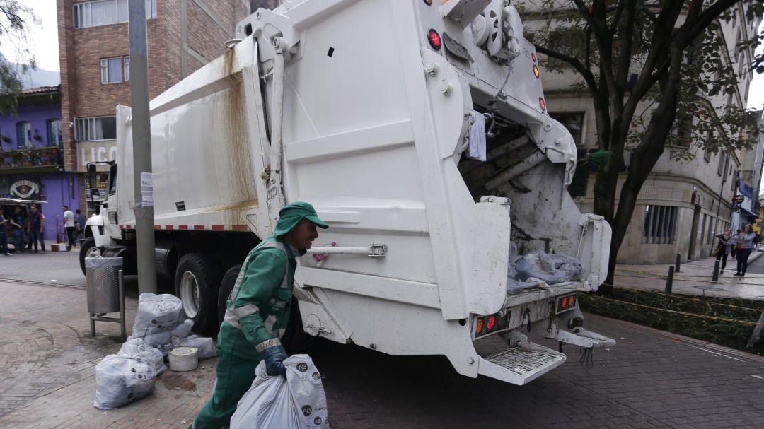 La mayoría de vehículos de aseo comprados en Alcaldía de Petro no sirven