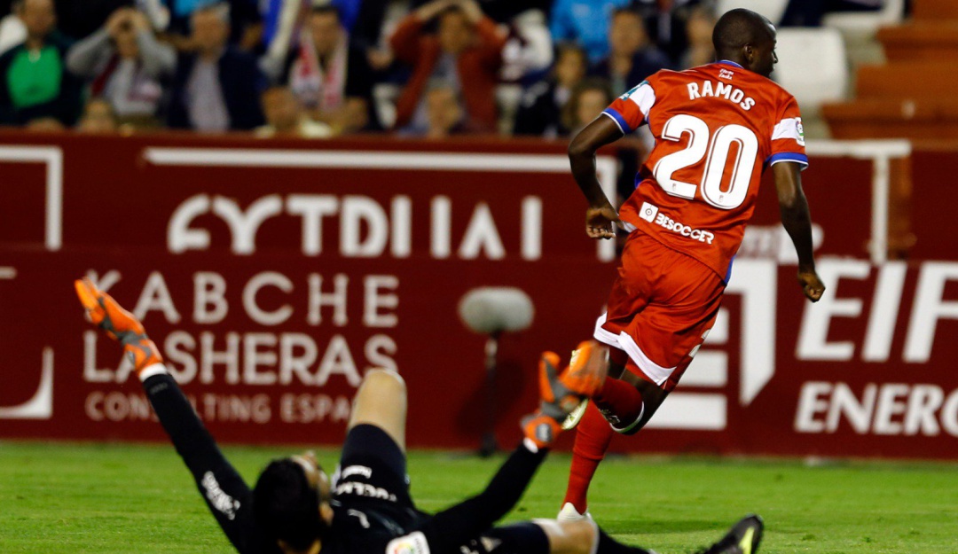 Adrián Ramos Granada ascenso España: Adrián Ramos marcó y dejó al Granada con un pie en la primera división