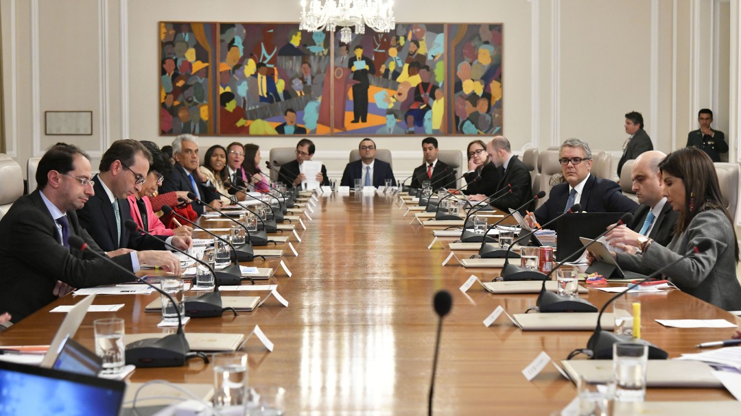 Gobierno condiciona diálogo con la oposición para reformas a la paz