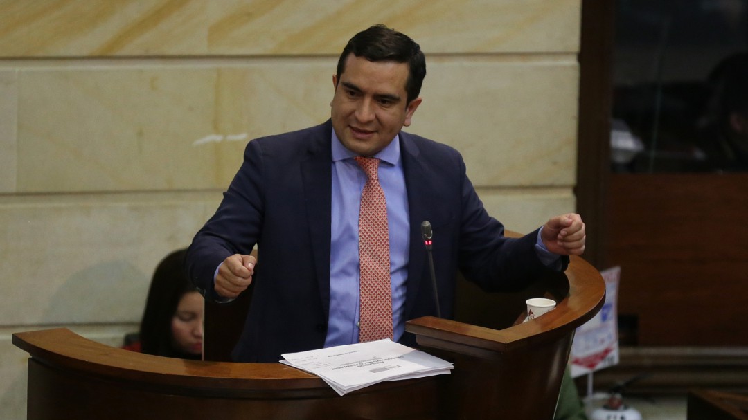 La escueta denuncia de un congresista uribista sobre generales corruptos
