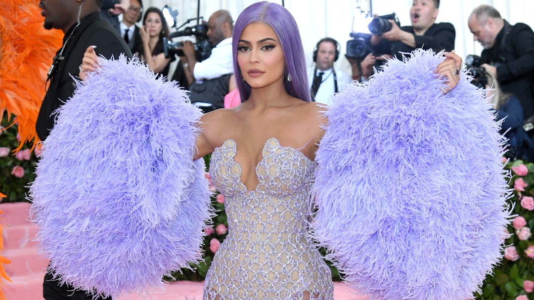 Kylie Jenner recluta a Khloé para promocionar sus nuevos cosméticos