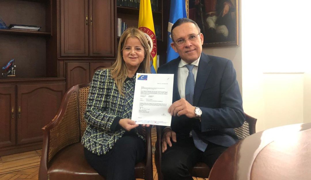 Elsa Noguera y el senador del partido Conservador