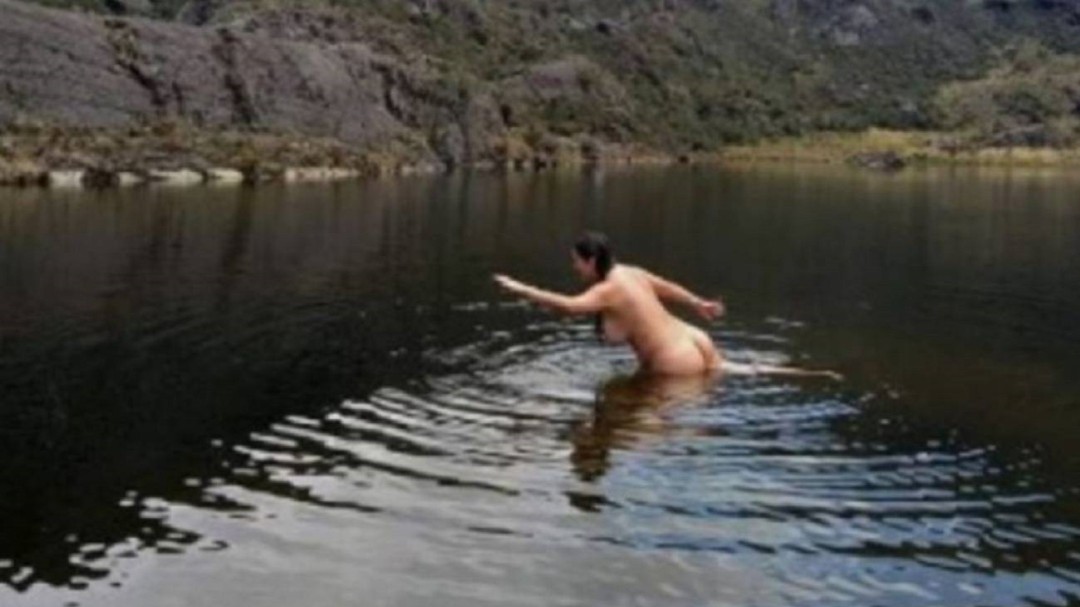Multarán a mujer que se bañó desnuda en Santurbán