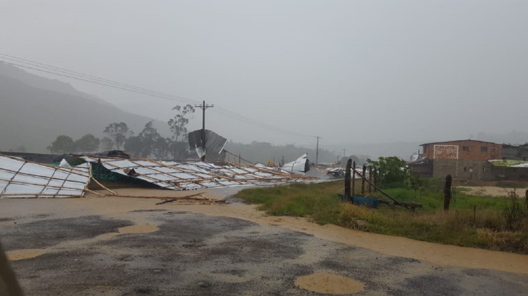 Fuerte aguacero destechó casas en Urrao, Antioquia