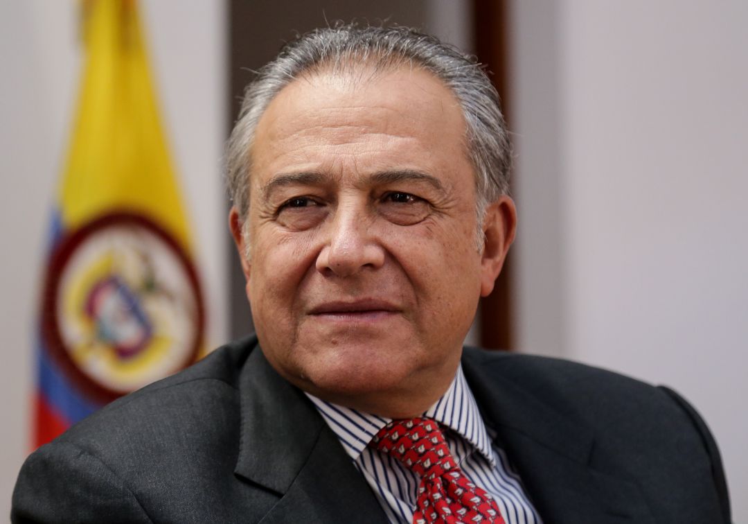 General (r) Naranjo cuestiona “discurso de opinión bipolar” frente a la paz