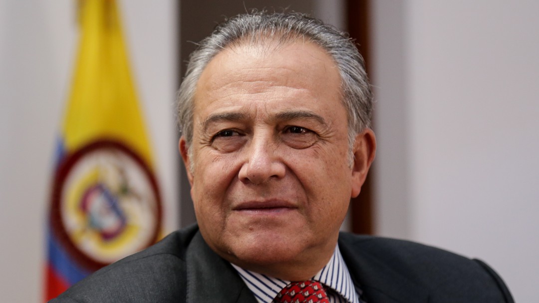 General (r) Naranjo cuestiona "discurso de opinión bipolar" frente a la paz