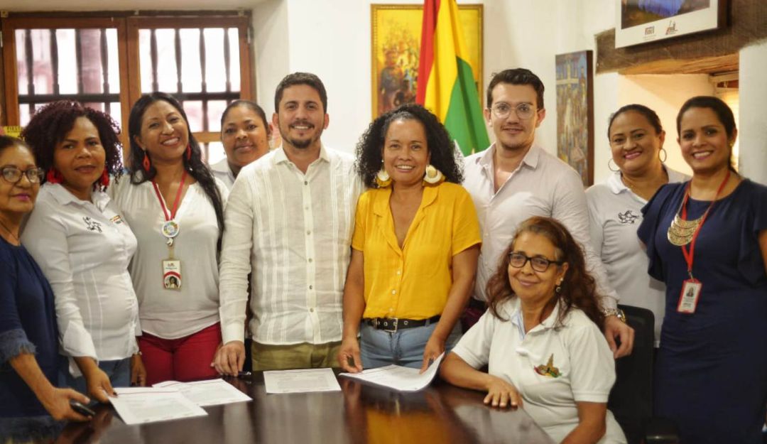 Ipcc Cartagena Proyecto: IPCC oficializa proyecto Cartagena Creativa con libreros y dulceros