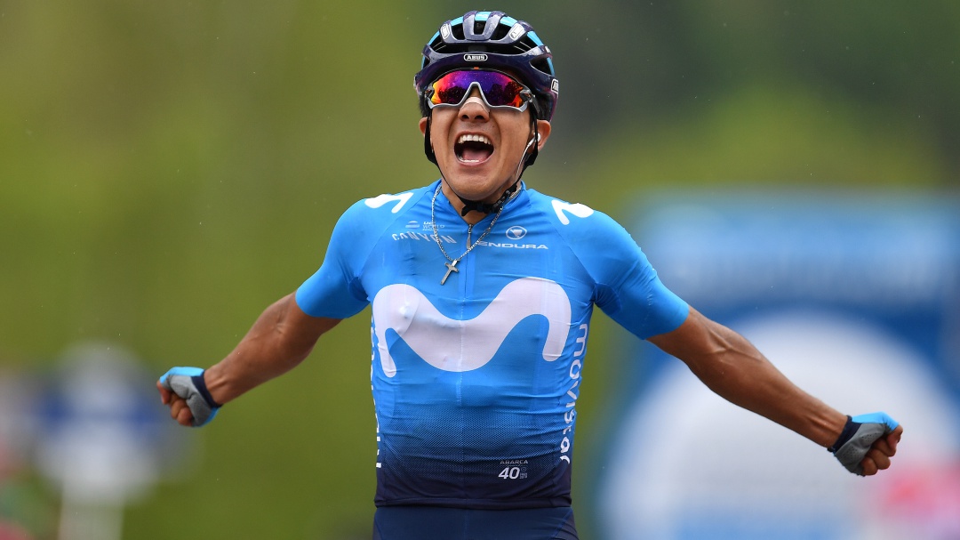Richard Carapaz celebra etapa 14 y liderato del Giro