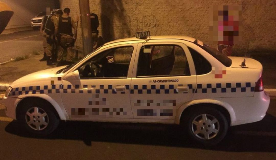Taxi en el que se movilizaba el ganadero
