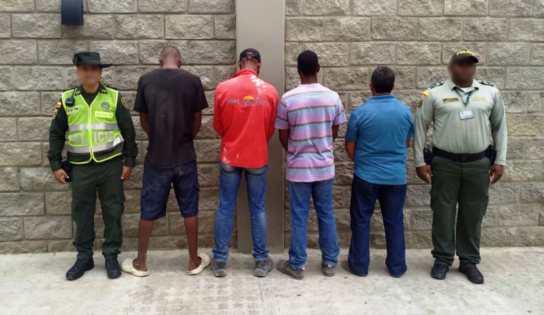 Policía Captura Cartagena: Mientras rellenaban terrenos de bajamar, capturan a 4 personas en Cartagena