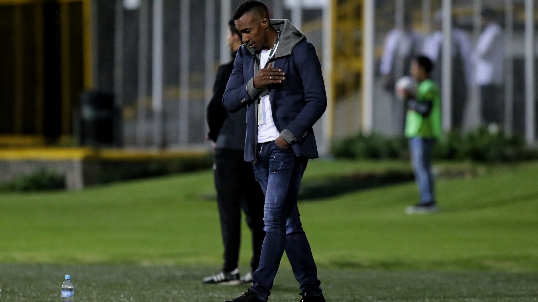 Amaranto Perea renunció a Leones de la segunda división