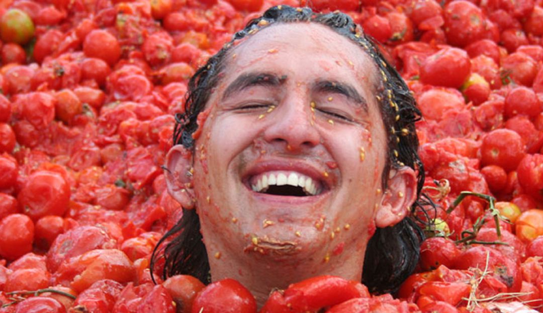 Lo Más Caracol: Gran Tomatina Colombiana, "200 Años de Libertad a Puro Tomate"