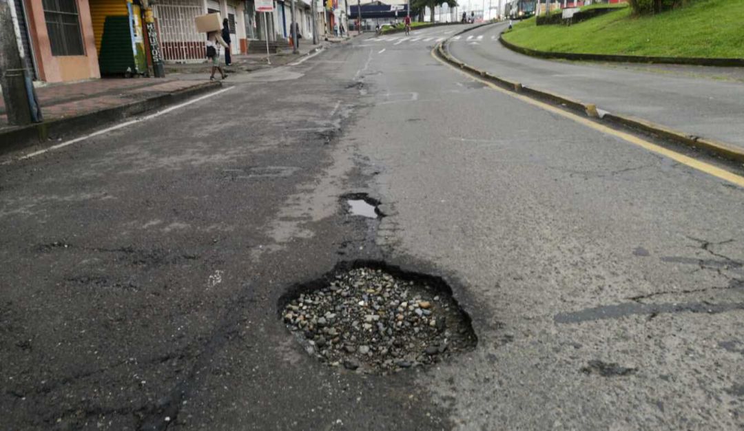 El mal estado de la Avenida Simón Bolívar parece no tener solución