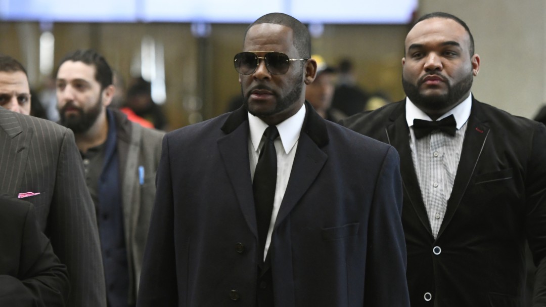 R Kelly enfrenta 11 nuevos cargos de abuso sexual en Chicago