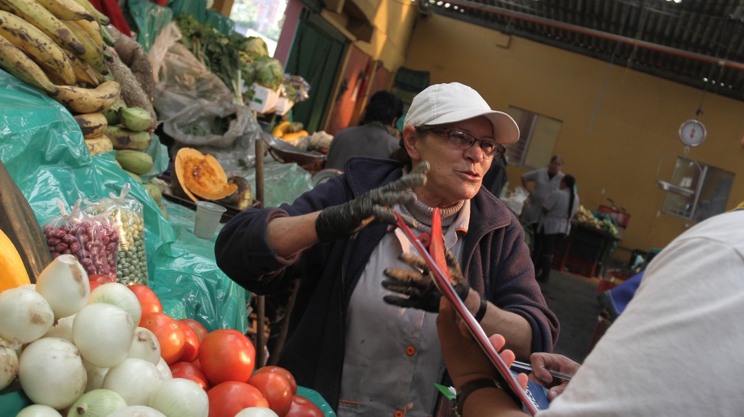 El dólar incrementa los precios de alimentos importados