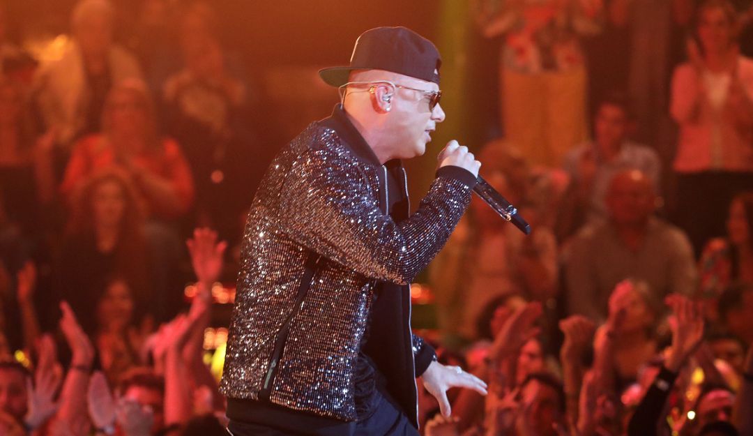 Caida de Wisin: La impactante caida que sufrió Wisin del escenario
