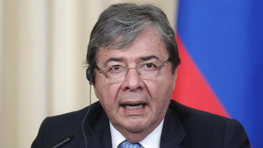 Colombia dice que no comprará armamento ruso