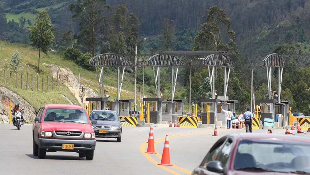 Tres muertos por volcamiento de tractomula en vía Boyacá-Santander