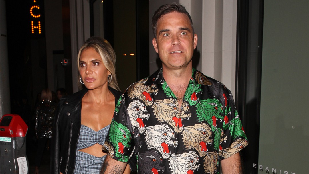 Los curiosos tatuajes de Robbie Williams en honor a sus tres hijos