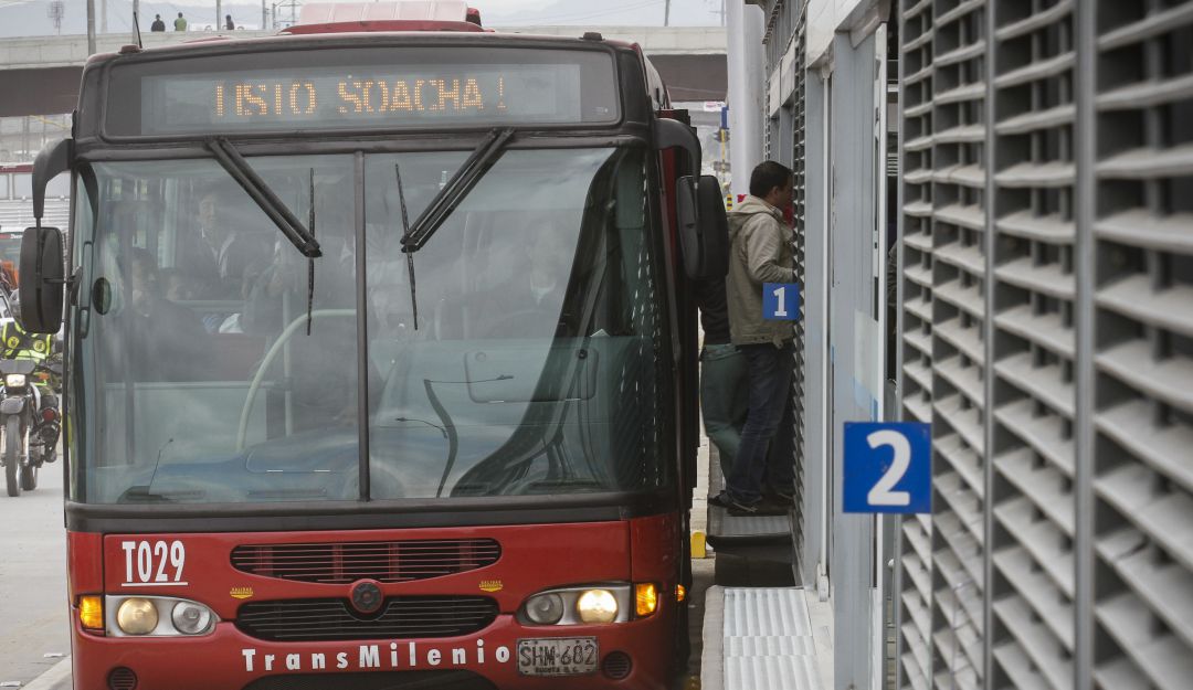 Hombre golpea a mujer embarazada en Transmilenio: Capturan a responsable de haber golpeado a mujer embarazada en Transmilenio
