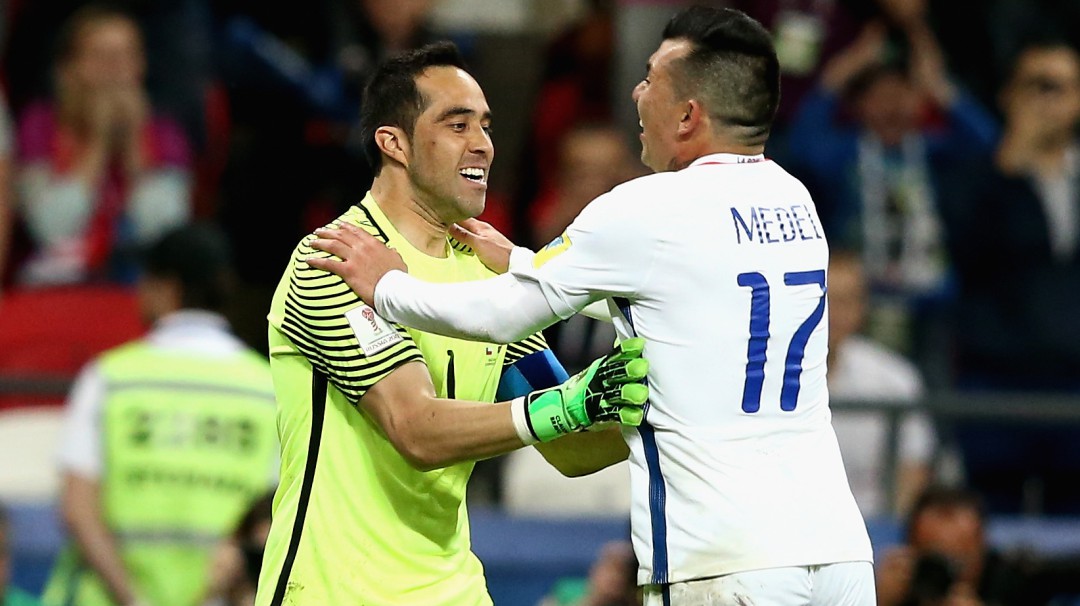 Medel a Bravo: "Tiene que venir a hablar de frente como hombre"