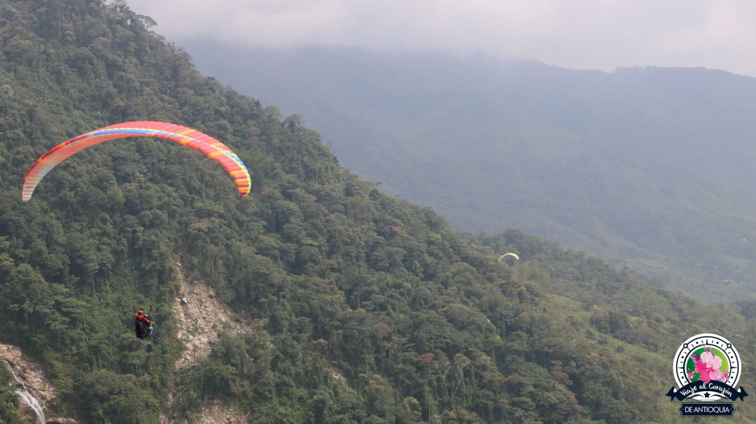 En Cocorná los sueños vuelan en parapente