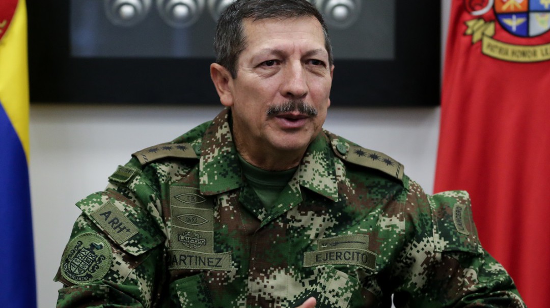 Falsos positivos y malversación de dineros salpican al general Martínez
