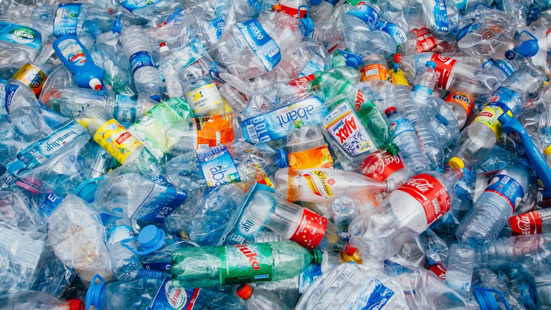 Creadores de la fábrica de ladrillos de plástico piden apoyo a la alcaldía
