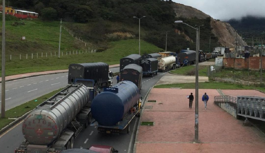 Vía al Llano: Pérdidas millonarias al transporte de carga por cierre de vía al Llano